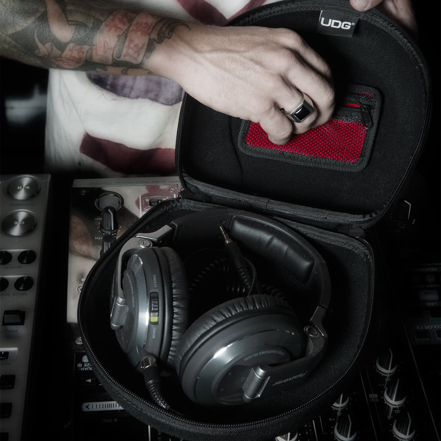 UDG Creator Headphone Hardcase Large Black - Image 7