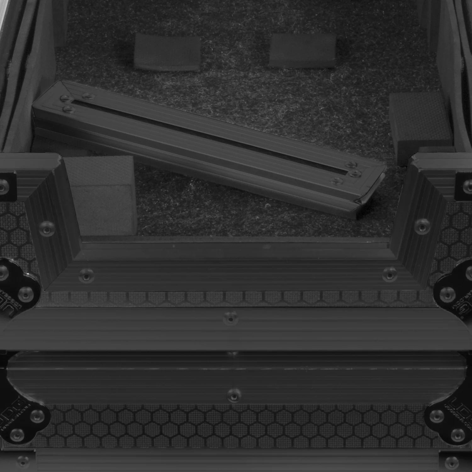 UDG Ultimate Flight Case Single Turntable Battle/ PLX-CRSS12 & 10"/12" Mixer Black Plus (Laptop Shelf, Trolley & Wheels) [Outlet] - Image 15